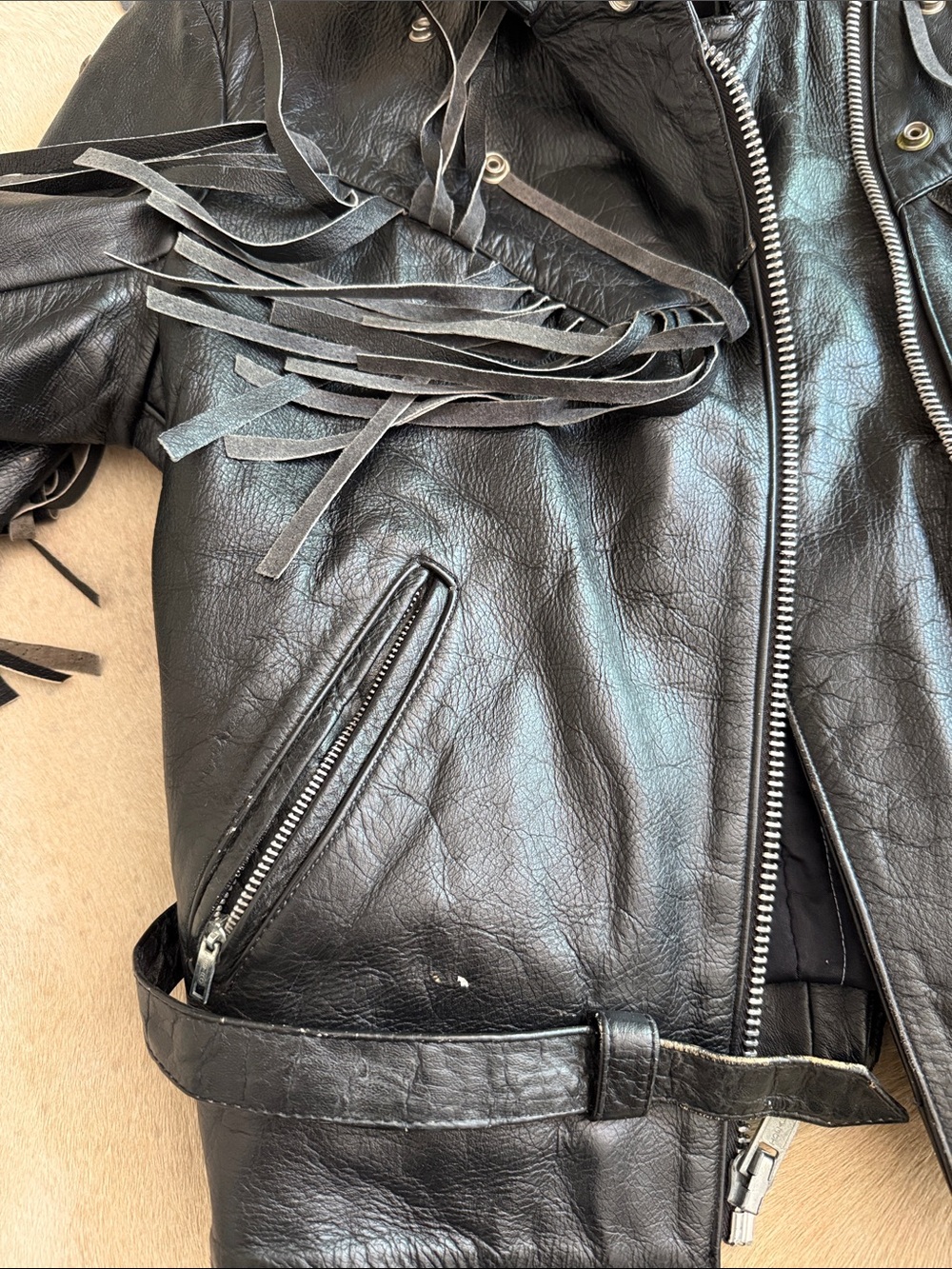 Vintage fringe leather jacket- concert wear- distressed and perfect - Picture 16 of 16